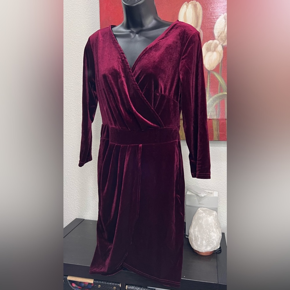 Velvet red dress with front slit